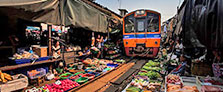 Marché ferroviaire et Damnoen Saduak